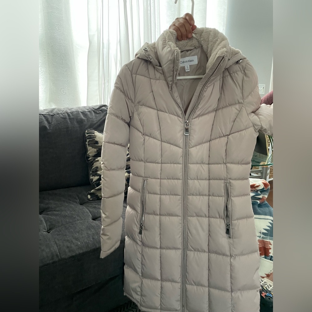 Calvin Klein Women's Hooded Puffer Coat in Light Taupe